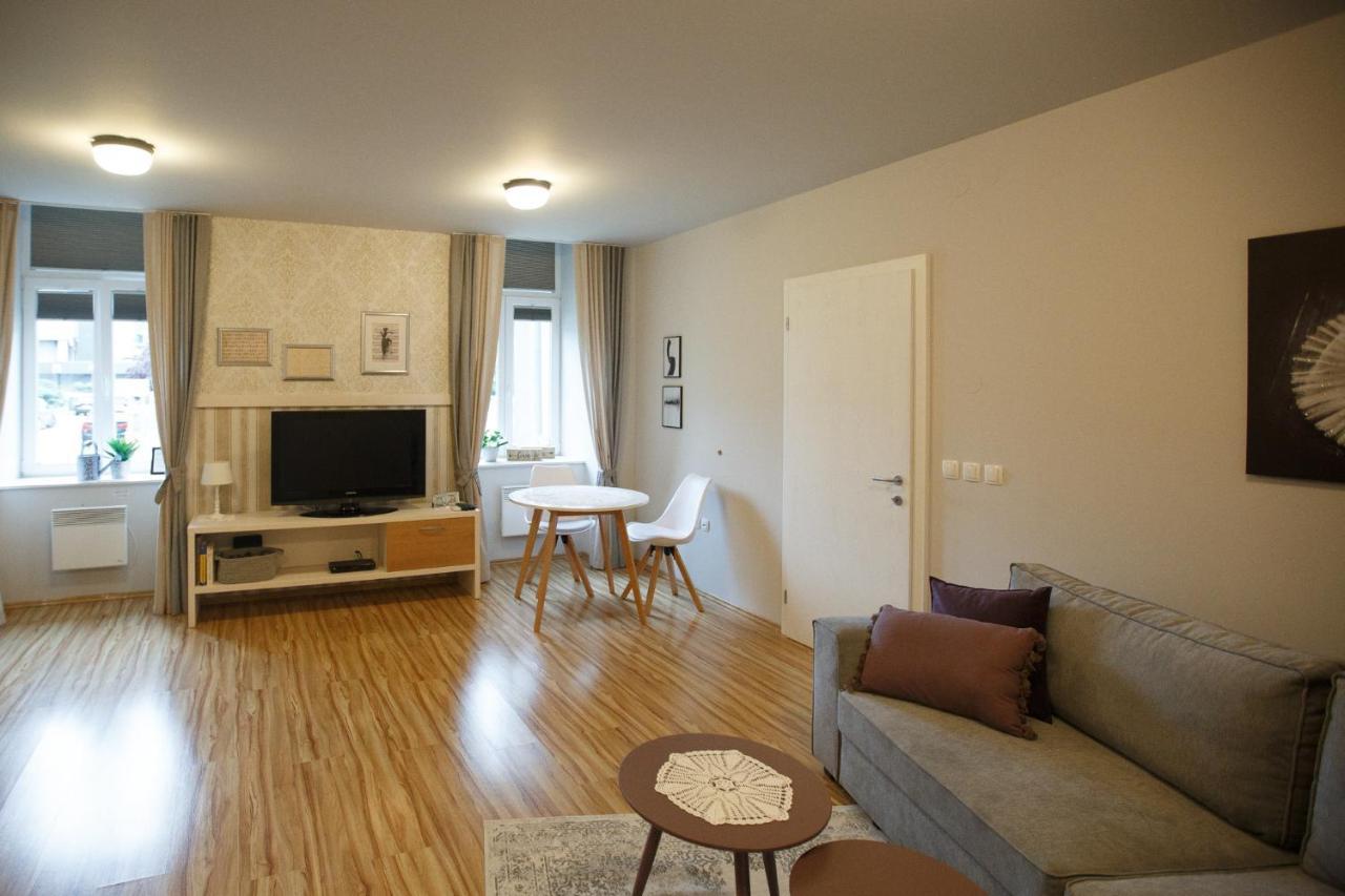 Apartment Nobl Plac Celje Bagian luar foto